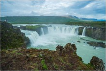 image of massive waterfall in Iceland