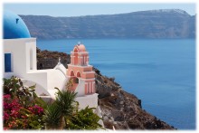 image of the village of Oia on the Greek island of Santorini